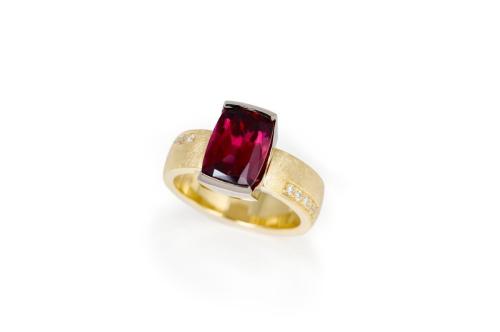 Barrel Rhodolite Garnet