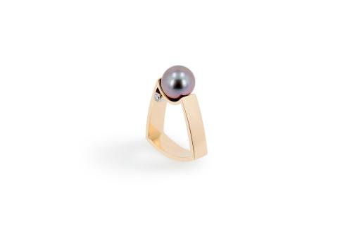 Thahitian Black/Aubergine Pearl, Diamonds